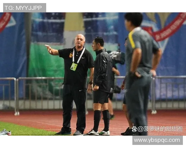 大脸足球球星逆袭绿茵赛场展现独特魅力引发球迷热烈讨论